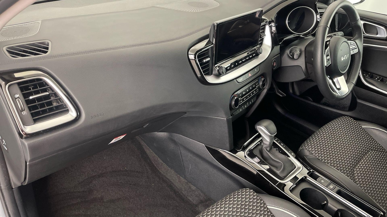 Used Kia Ceed 2025 for sale - 76969369: Photo 2