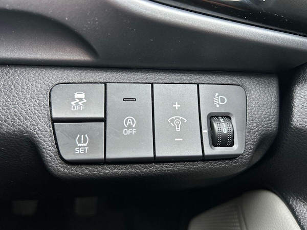Used Kia Stonic 2022 for sale - 76299947: Photo 29