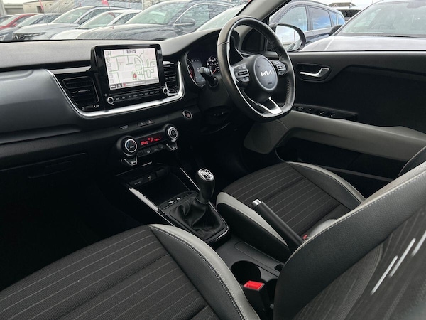 Used Kia Stonic 2022 for sale - 76299947: Photo 2