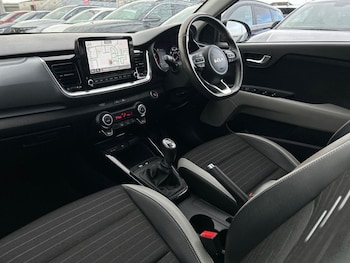 Used Kia Stonic 2022 for sale - 76299947: Photo 2