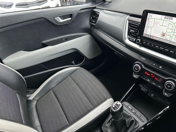 Used Kia Stonic 2022 for sale - 76299947: Photo 32