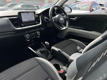 Used Kia Stonic 2020 for sale - 76300459: Photo 2
