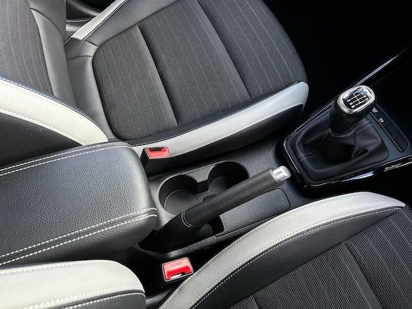 Used Kia Stonic 2020 for sale - 76300459: Photo 31