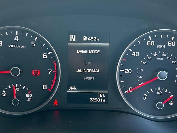 Used Kia Stonic 2020 for sale - 76300459: Photo 52