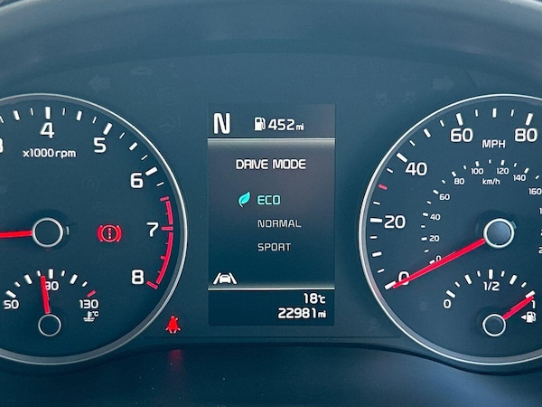 Used Kia Stonic 2020 for sale - 76300459: Photo 53