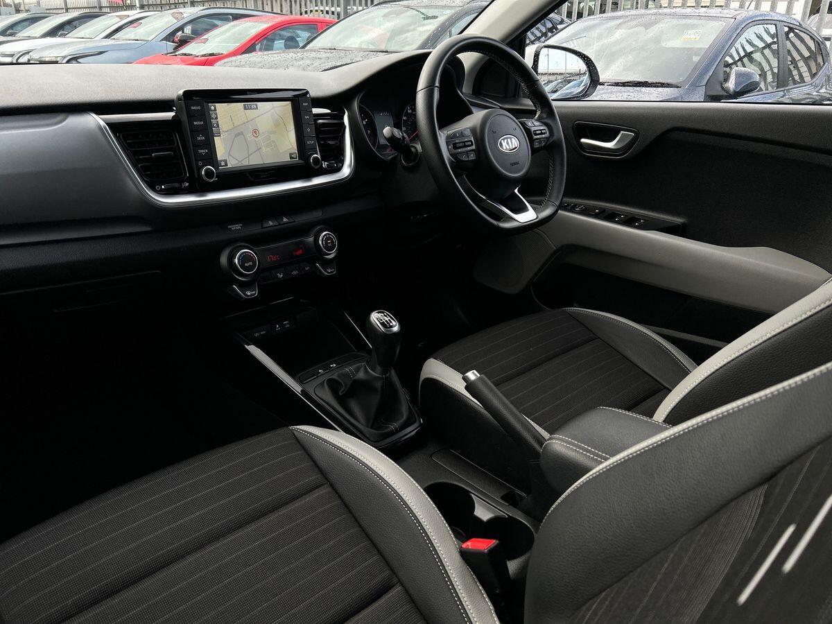 Used Kia Stonic 2018 for sale - 76330507: Photo 2