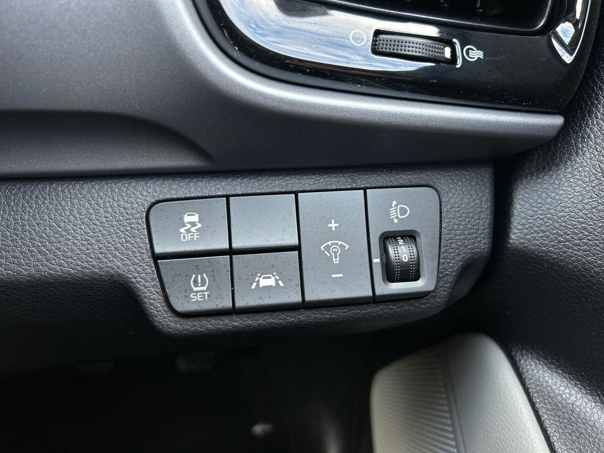 Used Kia Stonic 2018 for sale - 76330507: Photo 28