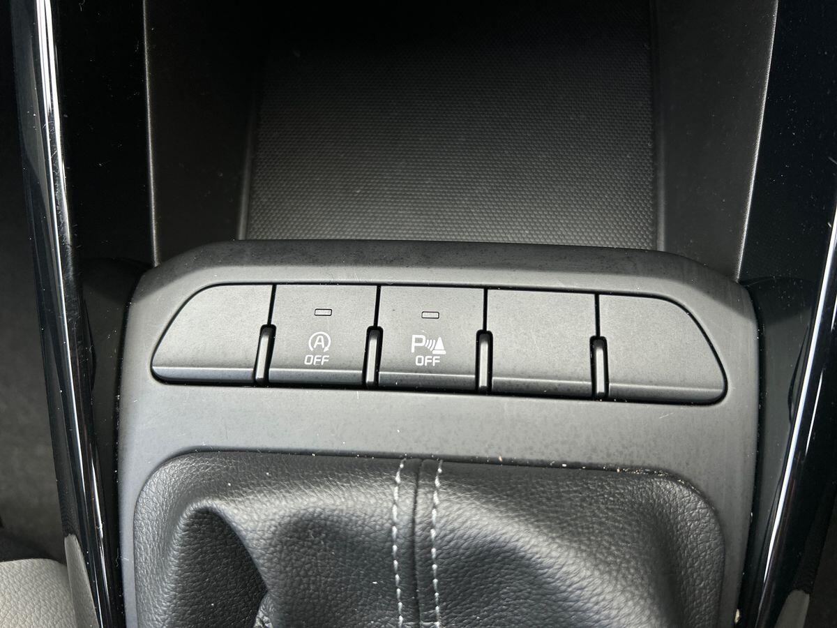 Used Kia Stonic 2018 for sale - 76330507: Photo 33
