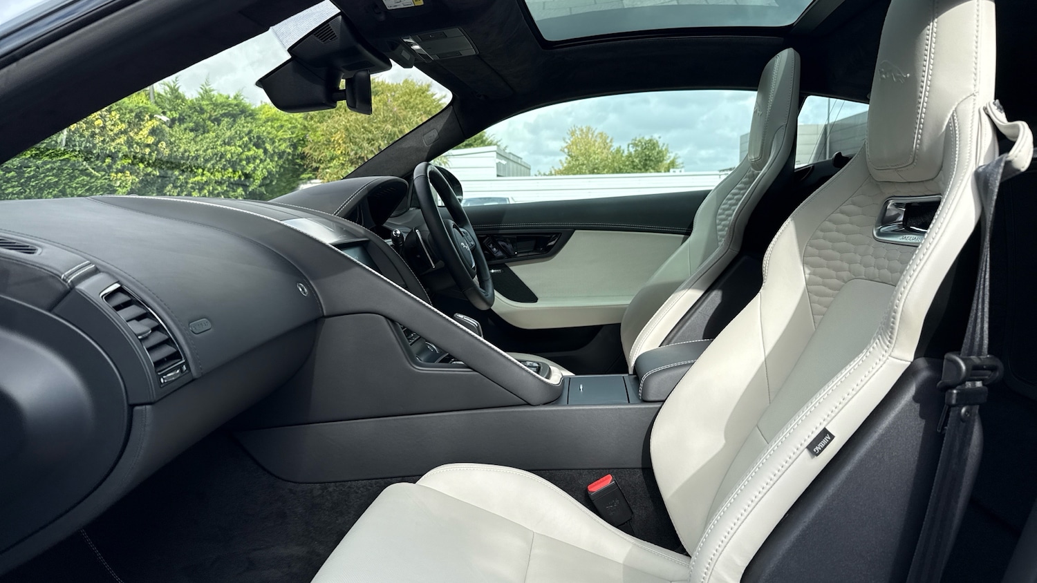 Used Jaguar F-Type 2024 for sale - 76134373: Photo 3
