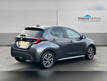 Used Toyota Yaris 2021 for sale - 77329026: Photo