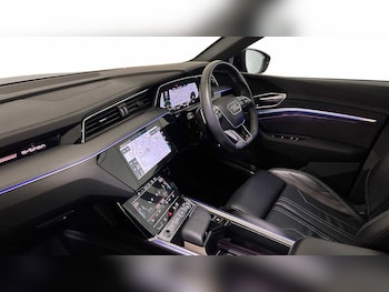 Used Audi Q8 2023 for sale - 78352512: Photo