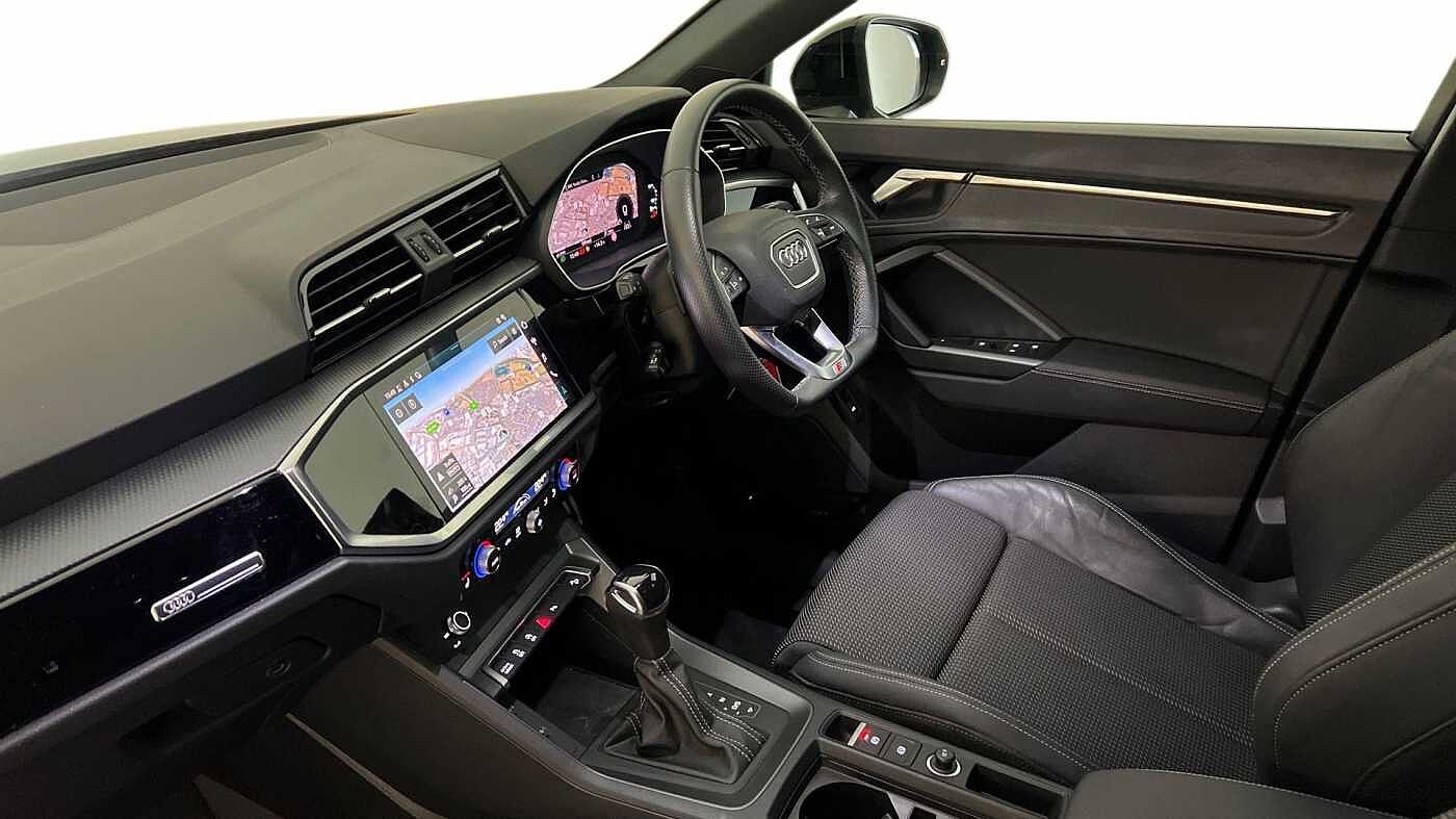 Used Audi Q3 2023 for sale - 76676360: Photo 2