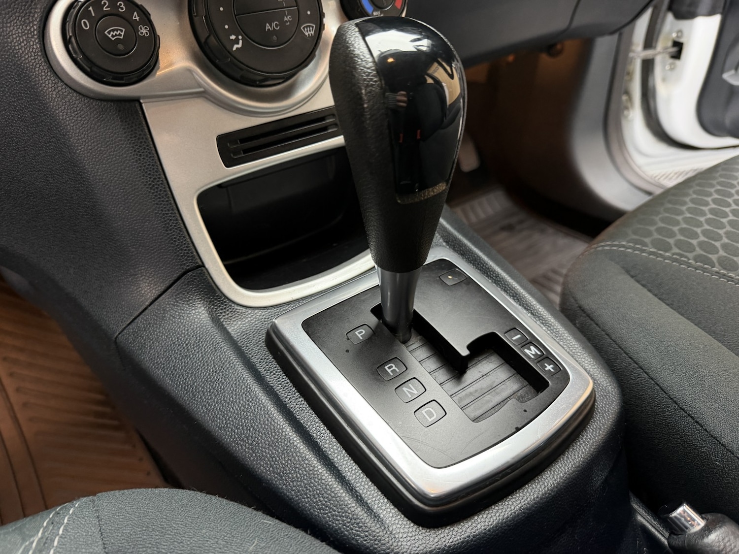 Used Ford Fiesta 2011 for sale - 77357297: Photo 24