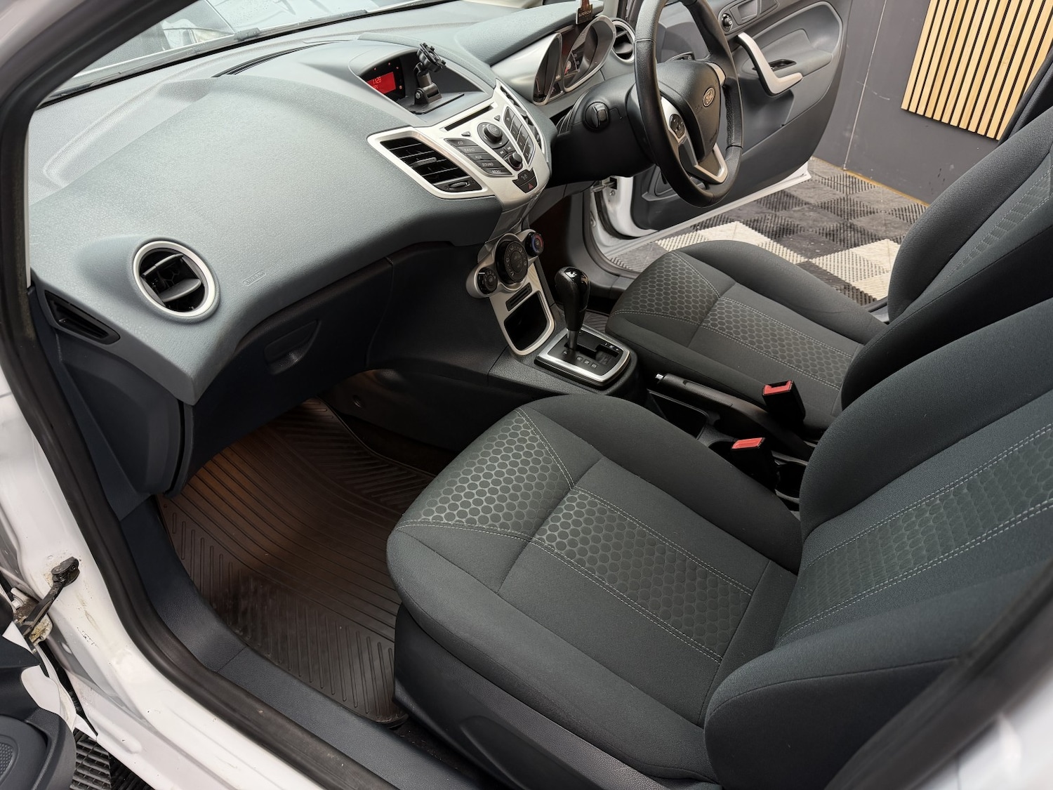 Used Ford Fiesta 2011 for sale - 77357297: Photo 27