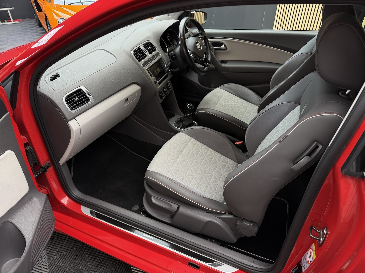 Used Volkswagen Polo 2017 for sale - 76560049: Photo 18