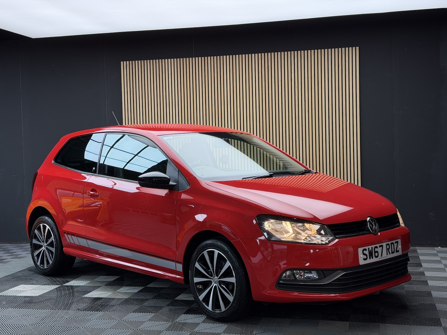 Used Volkswagen Polo 2017 for sale - 76560049: Photo 2