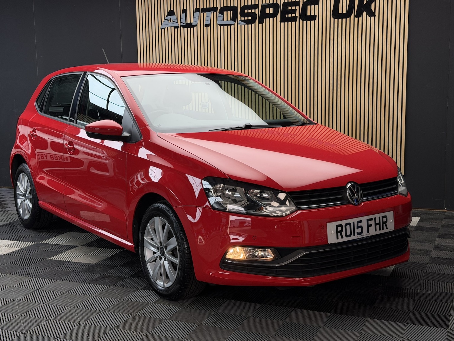 Used Volkswagen Polo 2015 for sale - 77173114: Photo 2