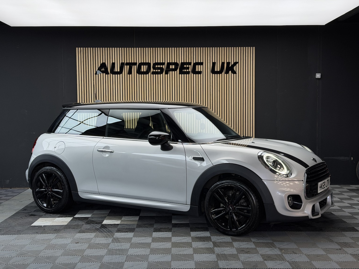 Used MINI Hatch 2019 for sale - 76784994: Photo 1
