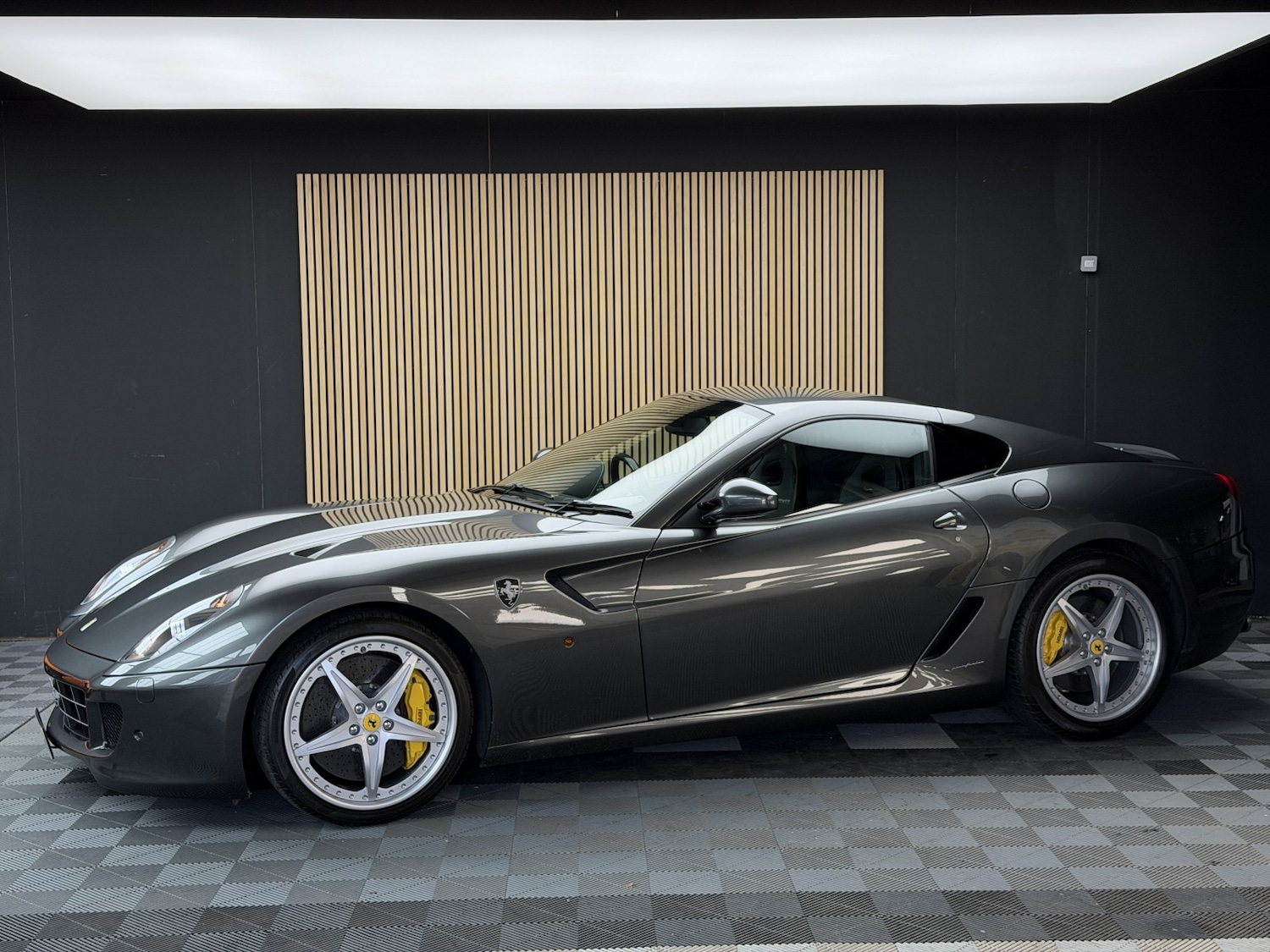 Used Ferrari 599 2011 for sale - 76706179: Photo 1