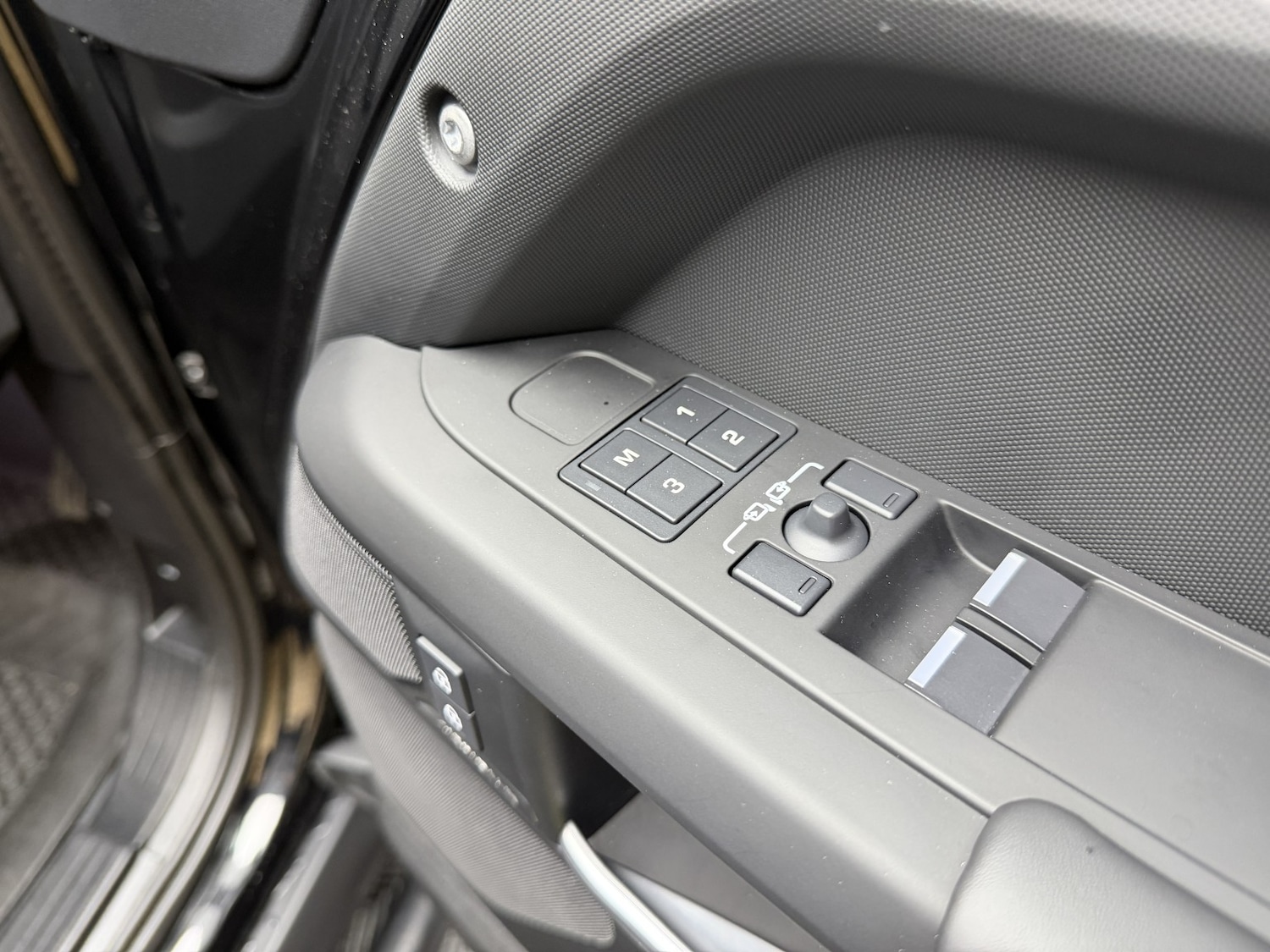 Used Land Rover Defender 2024 for sale - 78070583: Photo 44