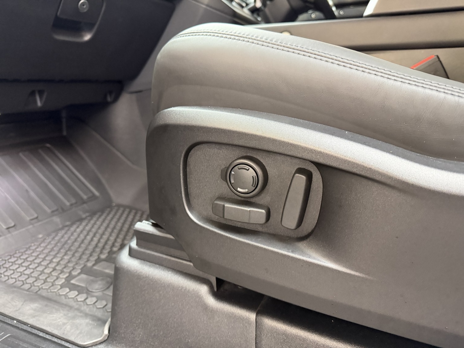 Used Land Rover Defender 2024 for sale - 78070583: Photo 54