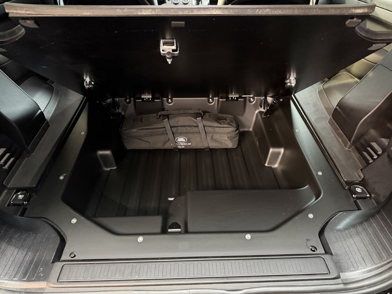 Used Land Rover Defender 2024 for sale - 78070583: Photo 59