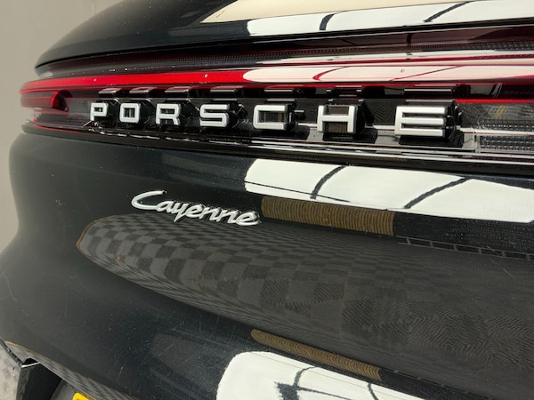 Used Porsche Cayenne 2024 for sale - 76329762: Photo 11