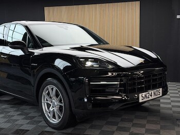 Used Porsche Cayenne 2024 for sale - 76329762: Photo 2
