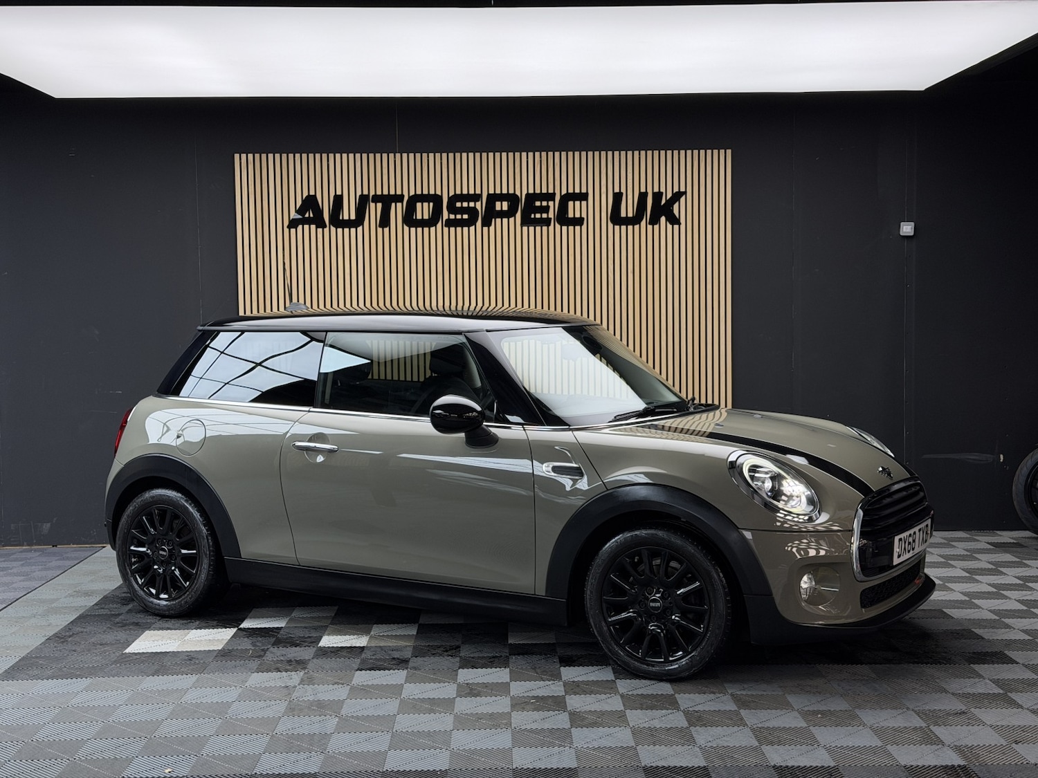Used MINI Hatch 2018 for sale - 76836994: Photo 1