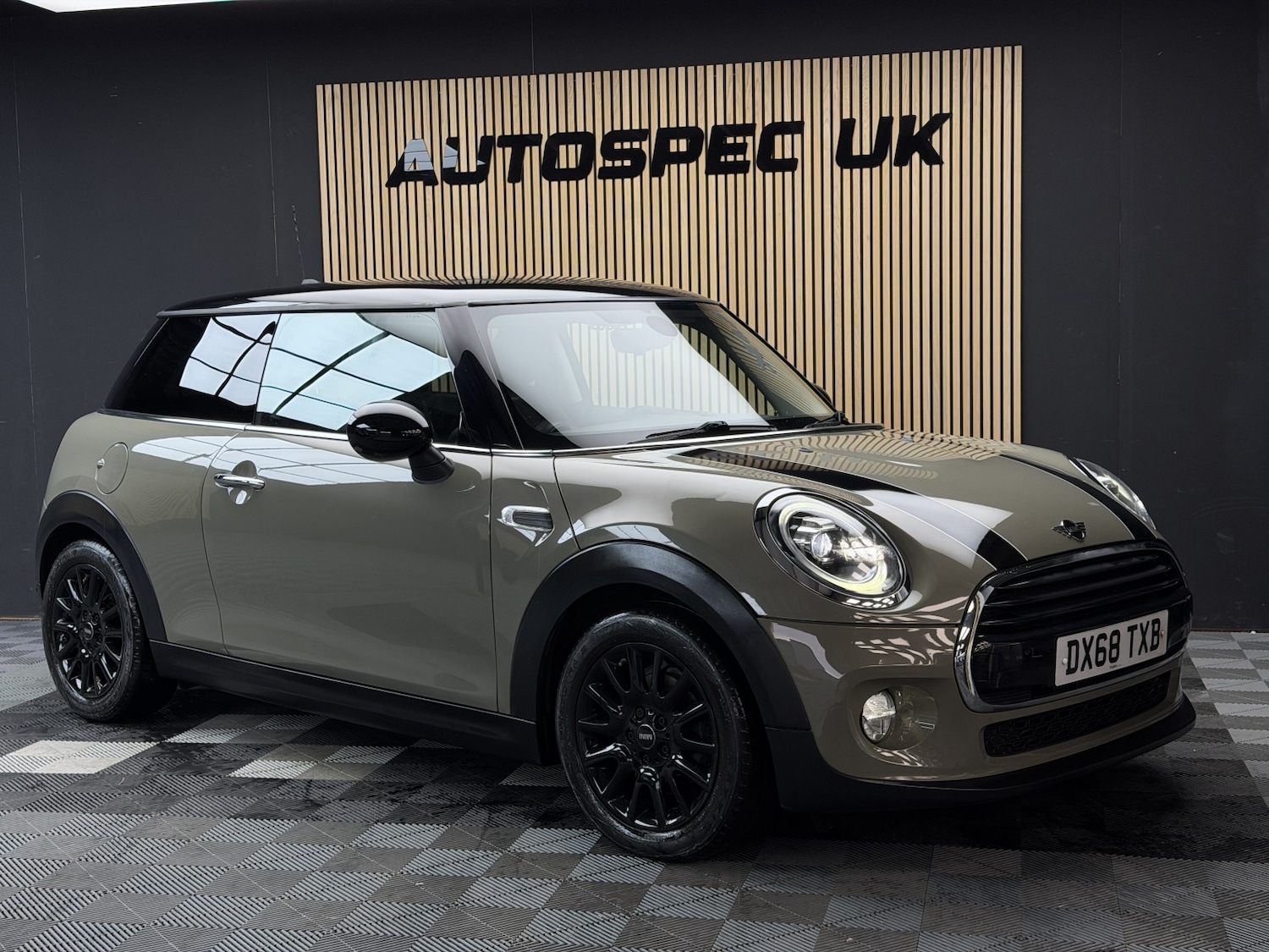 Used MINI Hatch 2018 for sale - 76836994: Photo 2