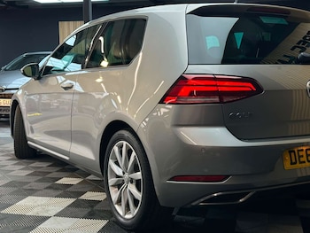 Used Volkswagen Golf 2017 for sale - 79448102: Photo