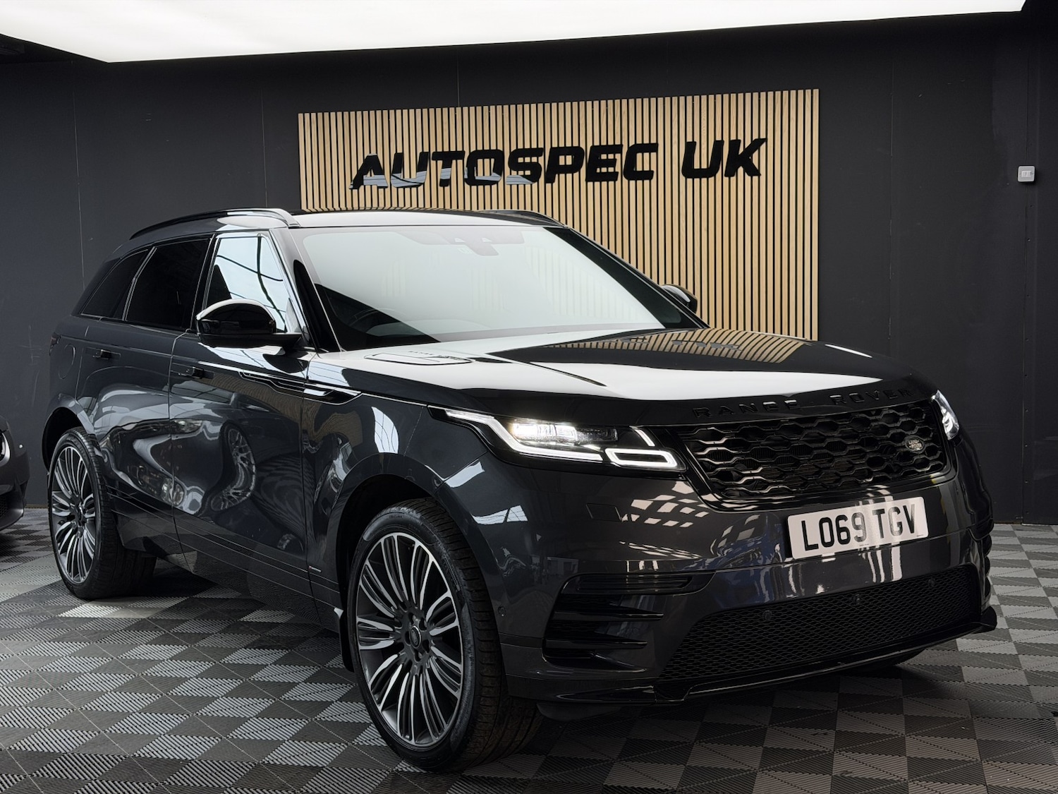 Used Land Rover Range Rover Velar 2020 for sale - 77525660: Photo 2