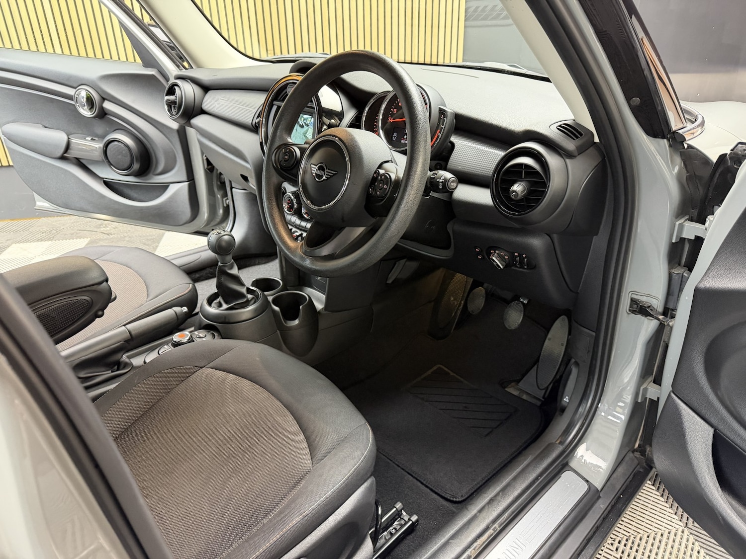 Used MINI Hatch 2019 for sale - 76741401: Photo 21