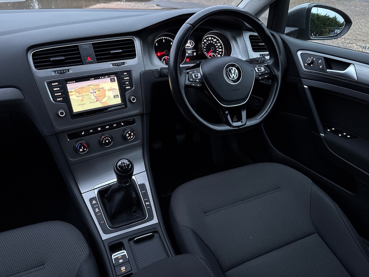 Used Volkswagen Golf 2017 for sale - 76864240: Photo 32