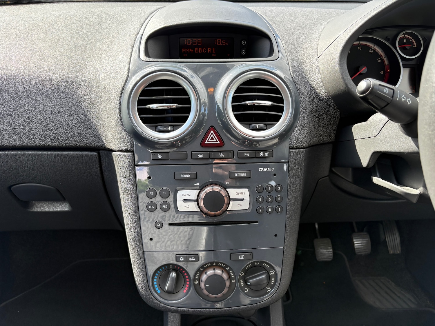 Used Vauxhall Corsa 2011 for sale - 76706190: Photo 24