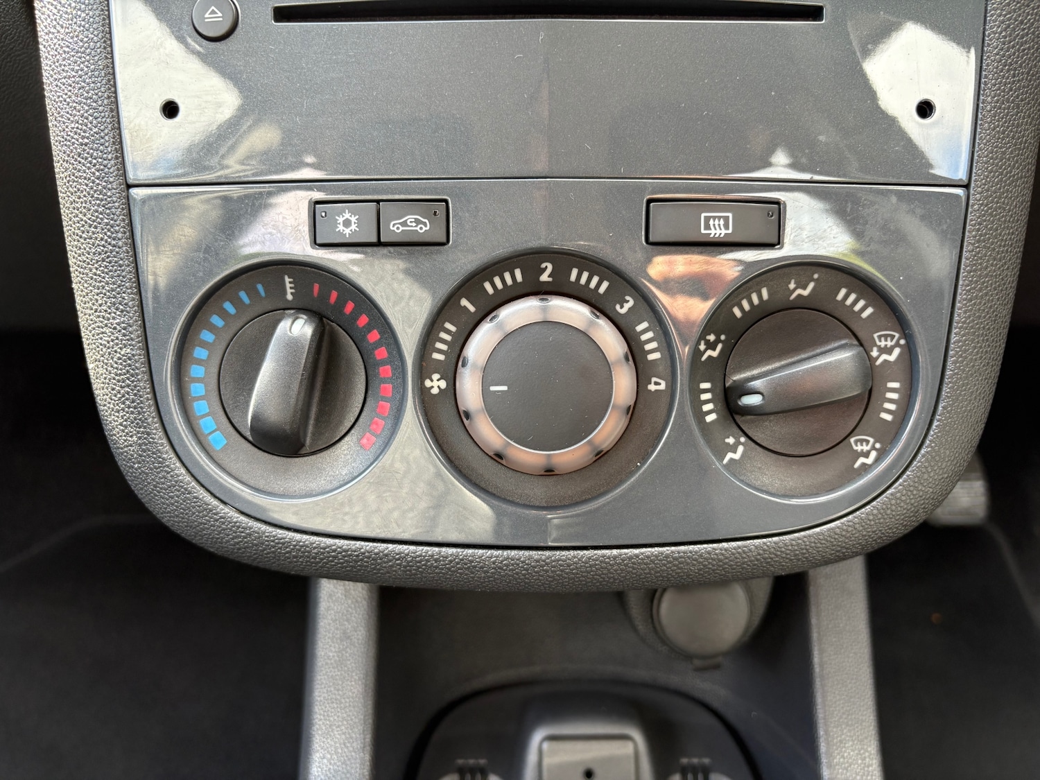 Used Vauxhall Corsa 2011 for sale - 76706190: Photo 26