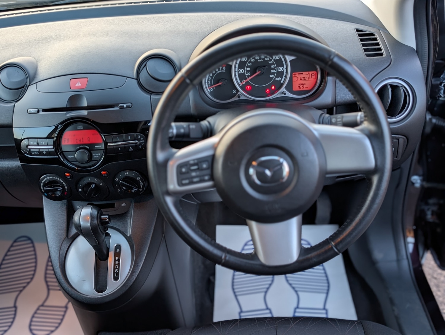 Used Mazda Mazda2 2011 for sale - 77682813: Photo 15