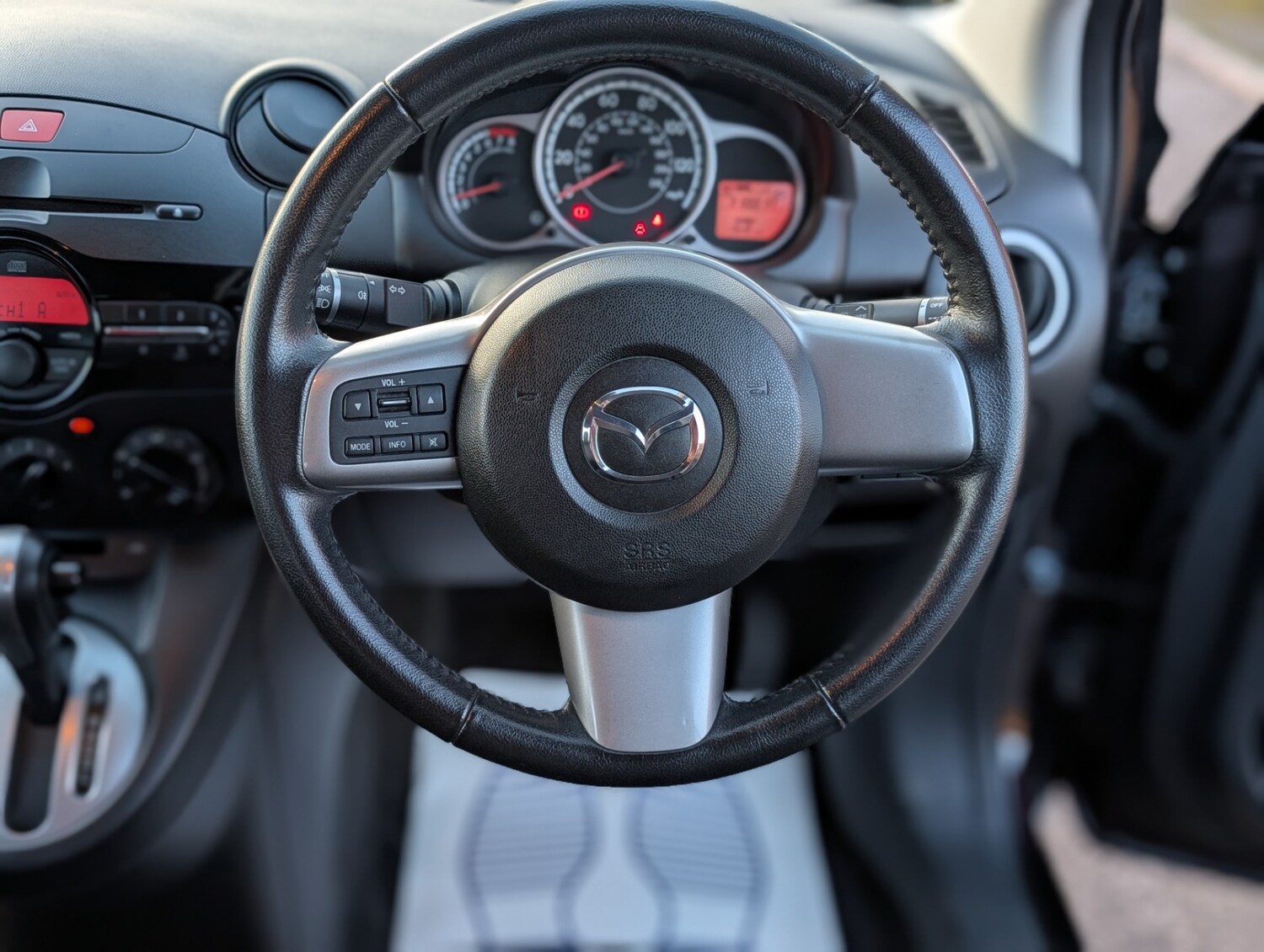 Used Mazda Mazda2 2011 for sale - 77682813: Photo 16