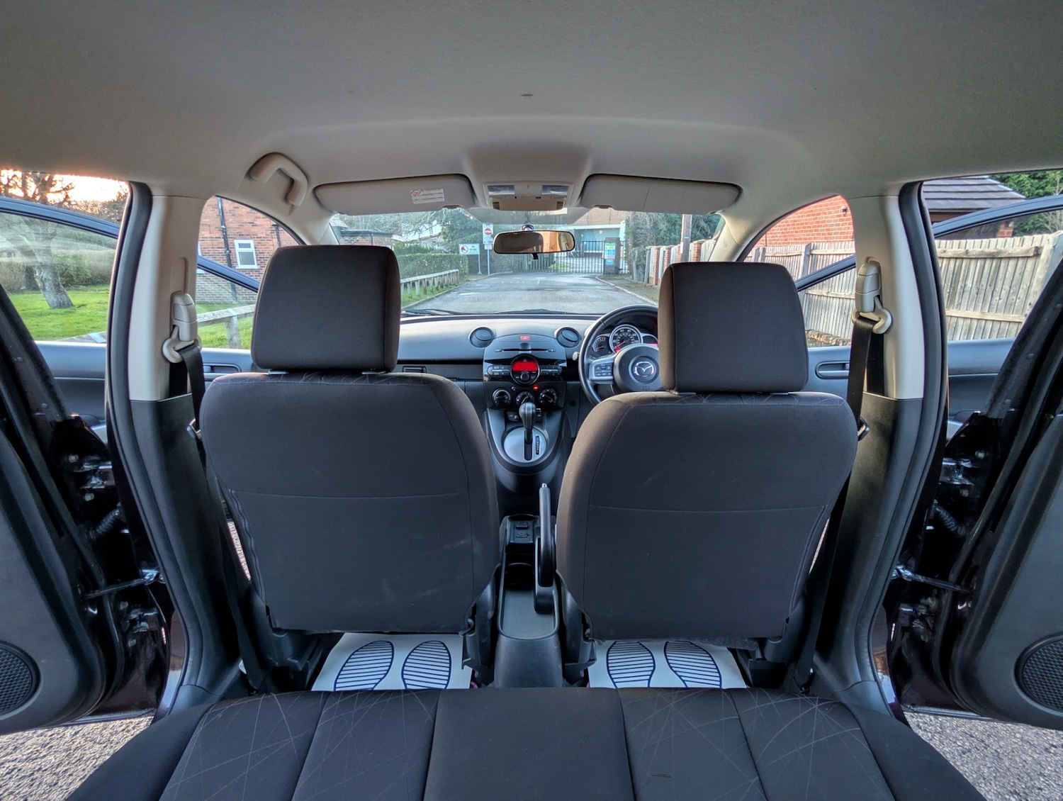 Used Mazda Mazda2 2011 for sale - 77682813: Photo 24