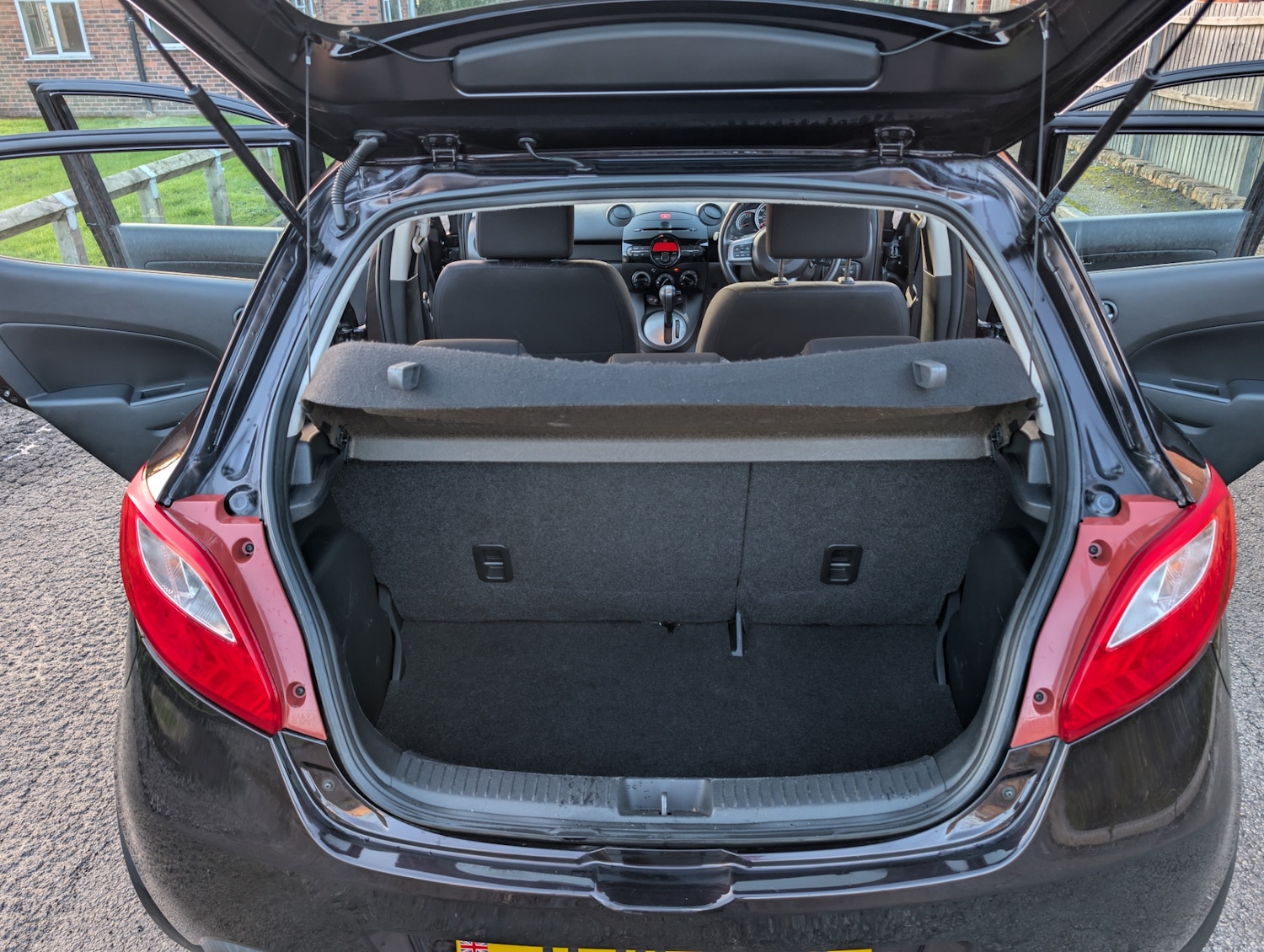 Used Mazda Mazda2 2011 for sale - 77682813: Photo 27