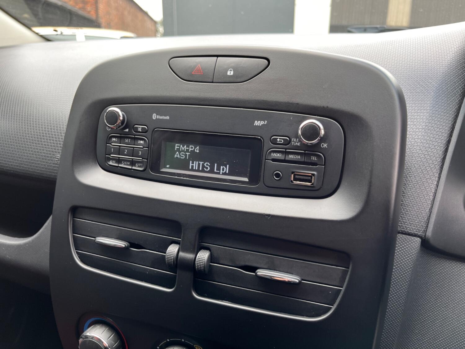 Used Renault Clio 2013 for sale - 76794437: Photo 19