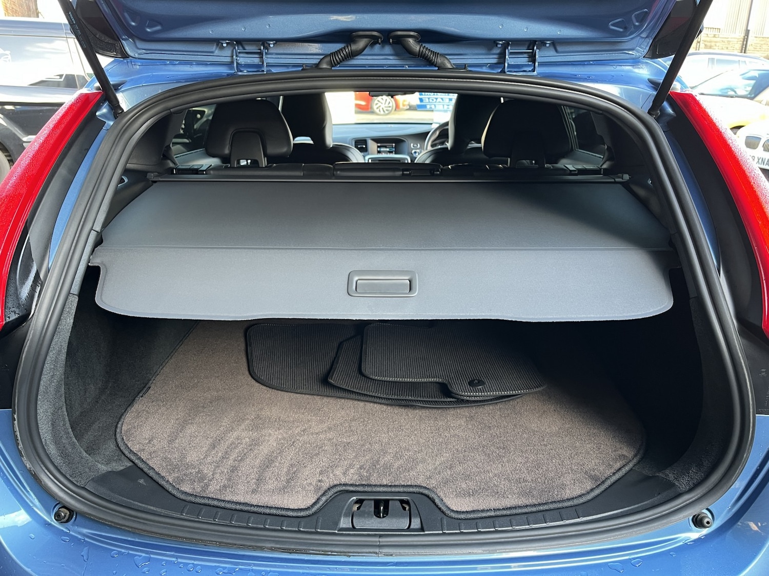 Used Volvo V60 2015 for sale - 76924540: Photo 11