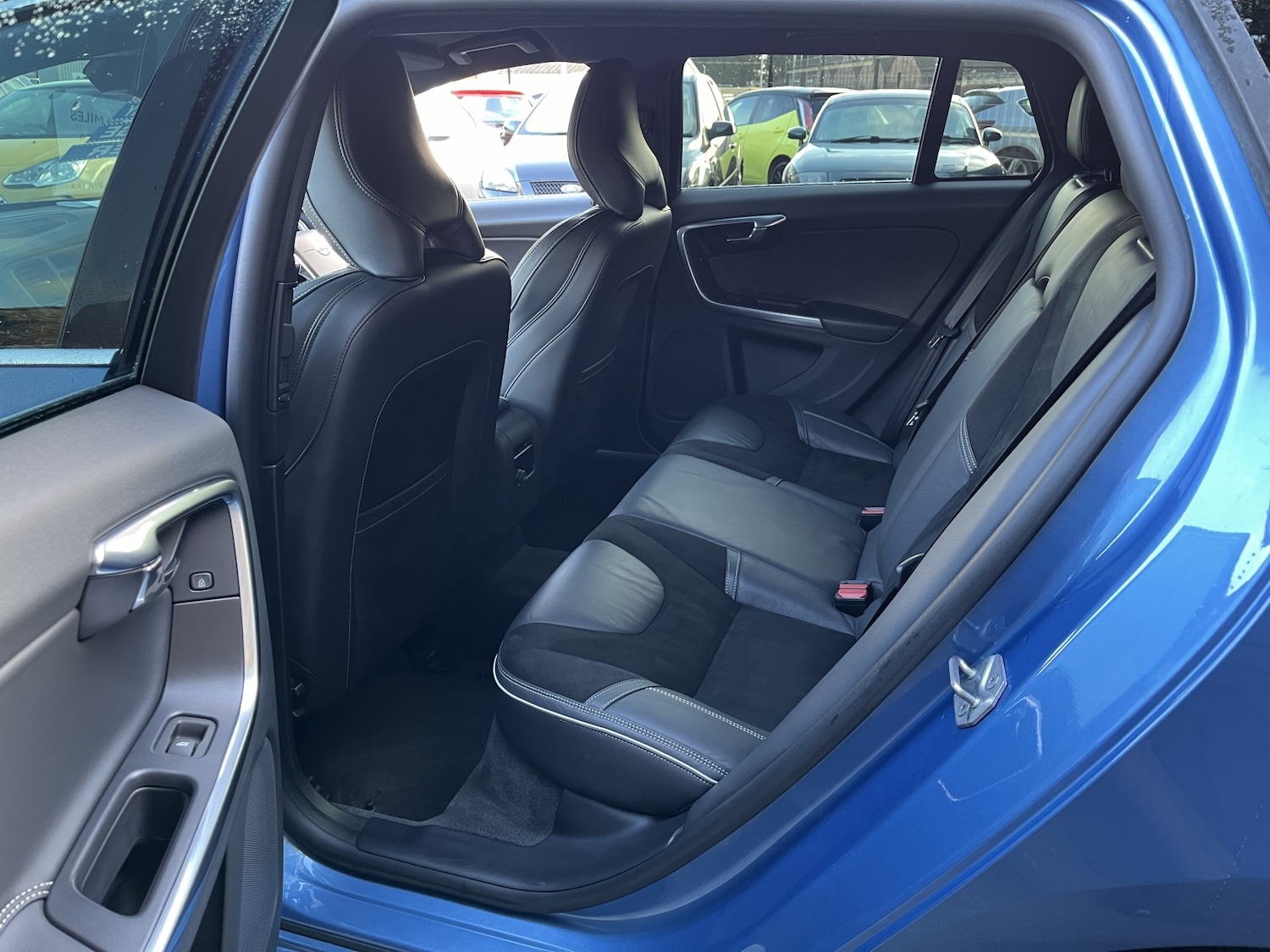 Used Volvo V60 2015 for sale - 76924540: Photo 12