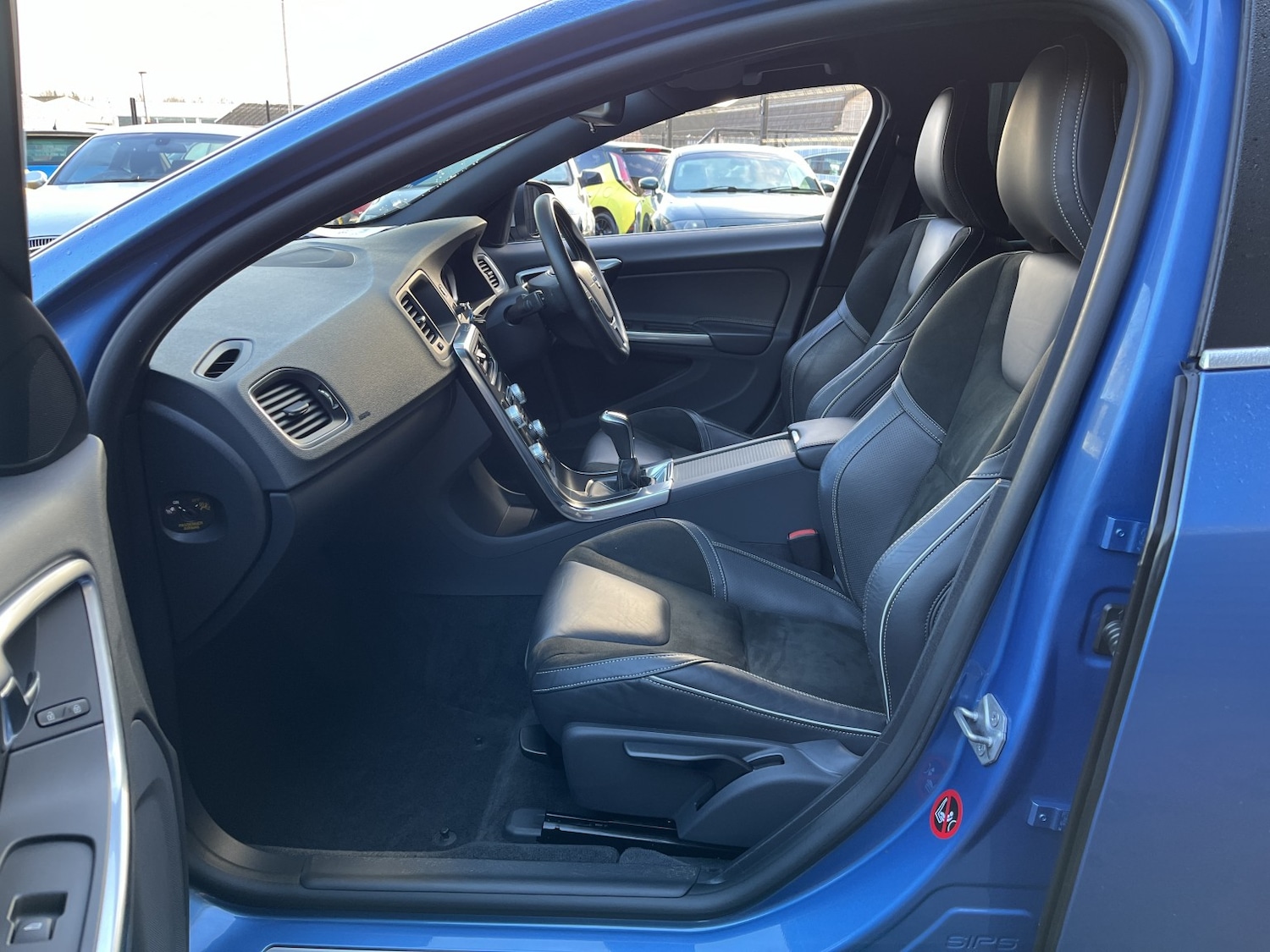 Used Volvo V60 2015 for sale - 76924540: Photo 13