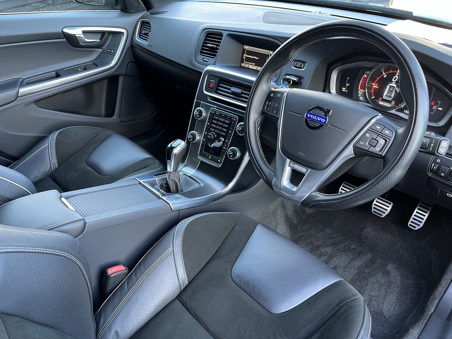 Used Volvo V60 2015 for sale - 76924540: Photo 14