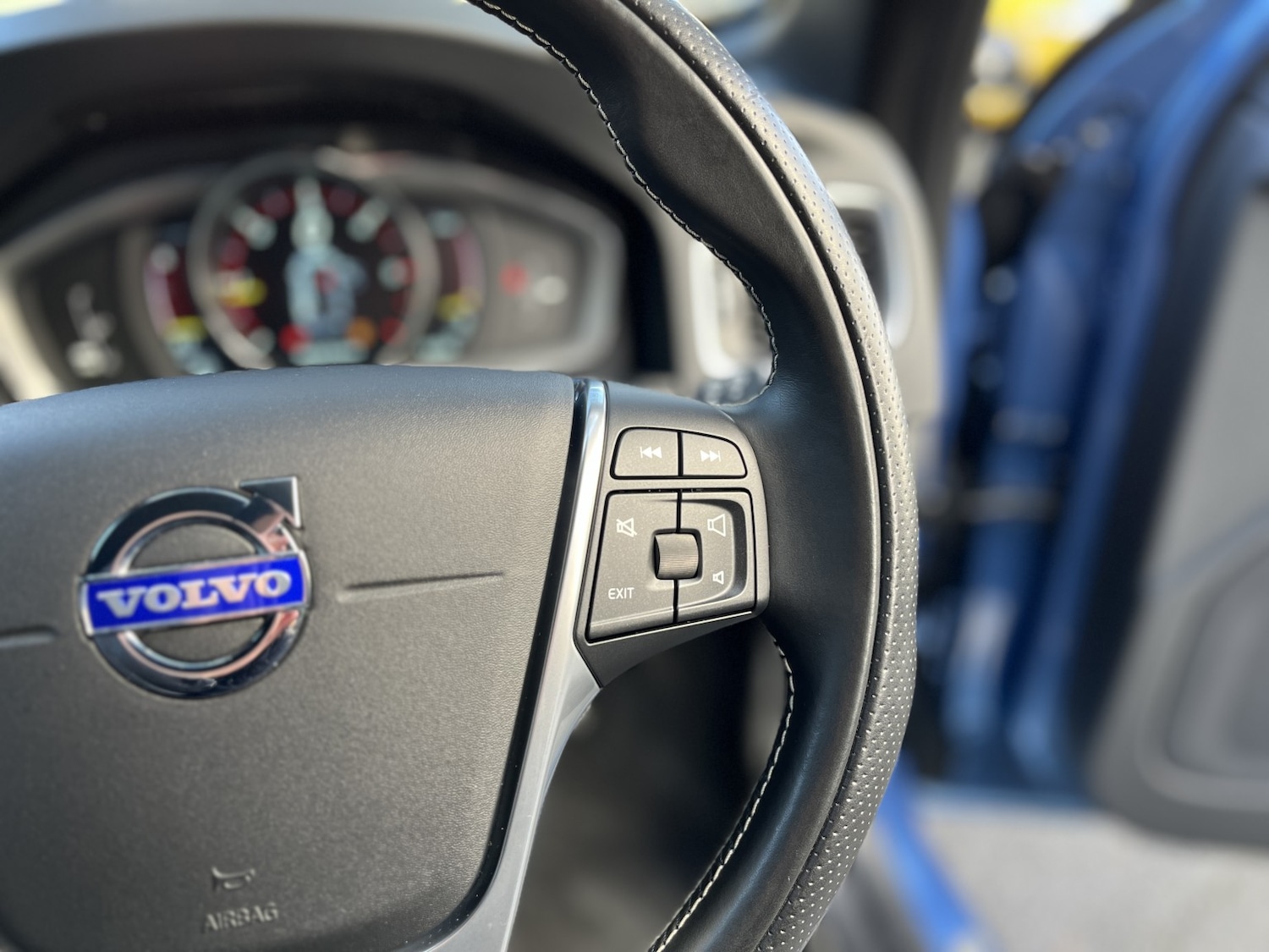 Used Volvo V60 2015 for sale - 76924540: Photo 25