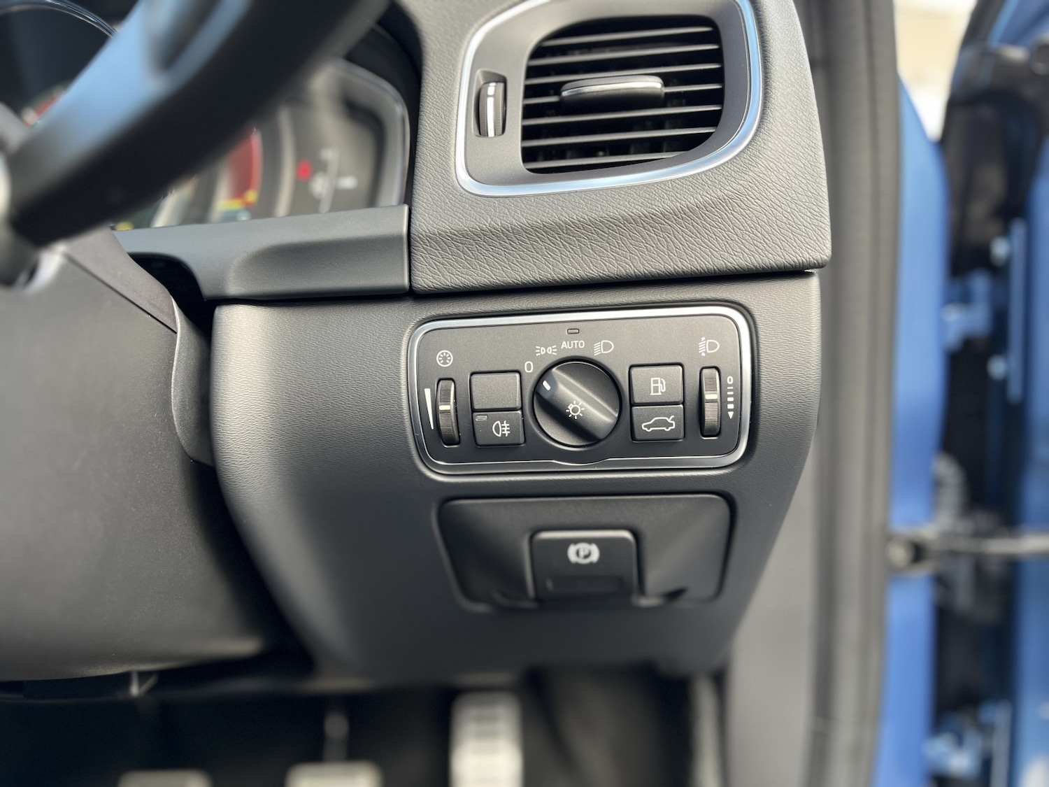 Used Volvo V60 2015 for sale - 76924540: Photo 27