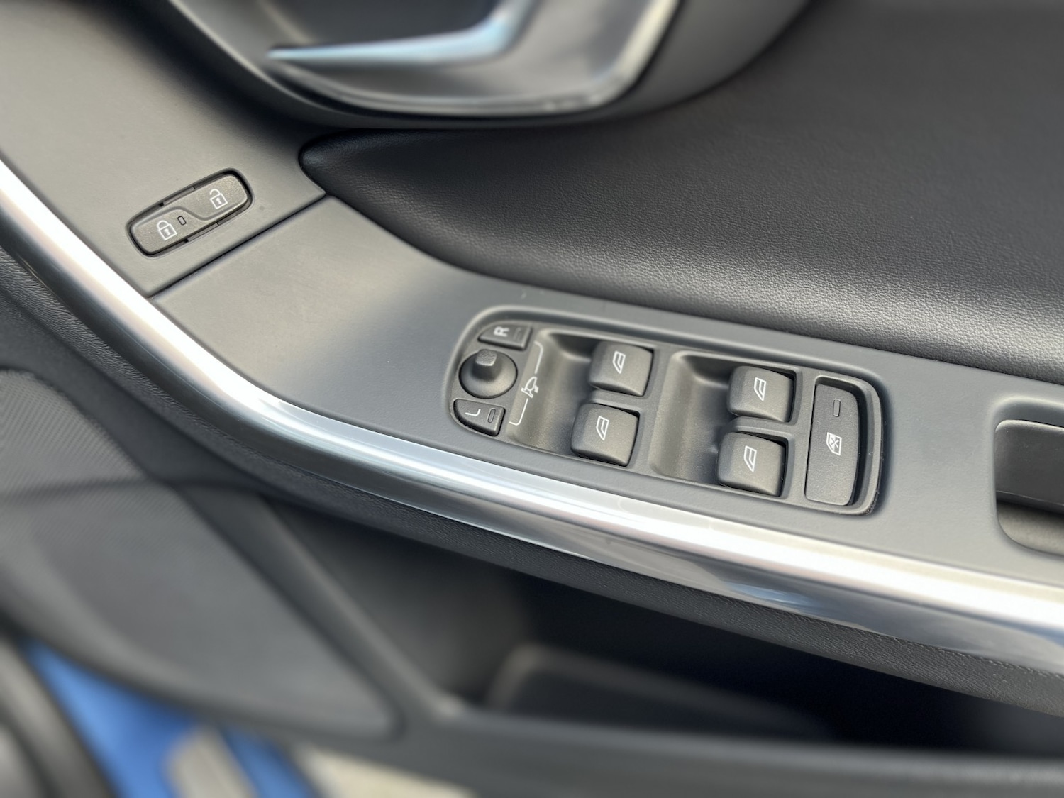 Used Volvo V60 2015 for sale - 76924540: Photo 28