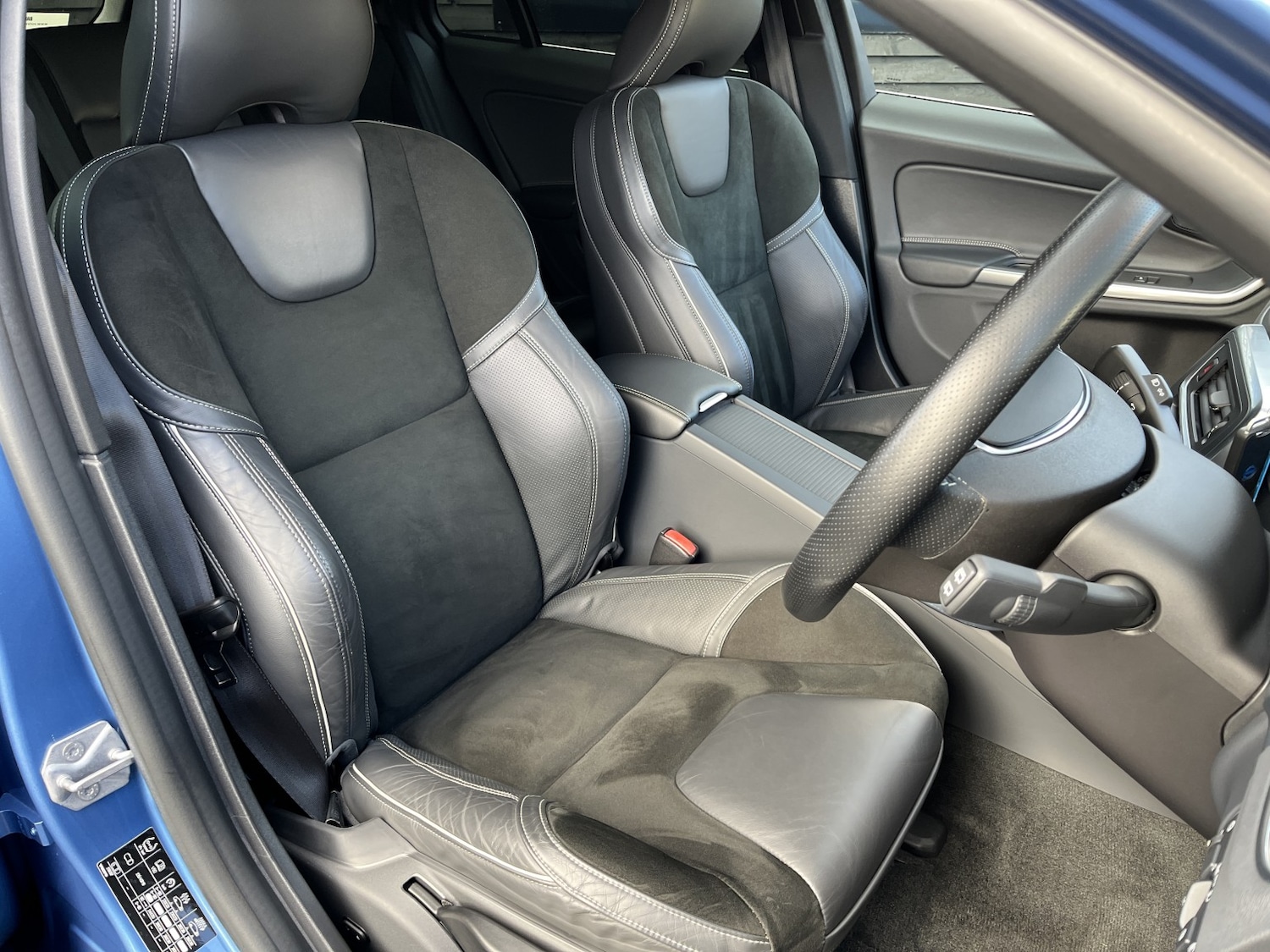 Used Volvo V60 2015 for sale - 76924540: Photo 29