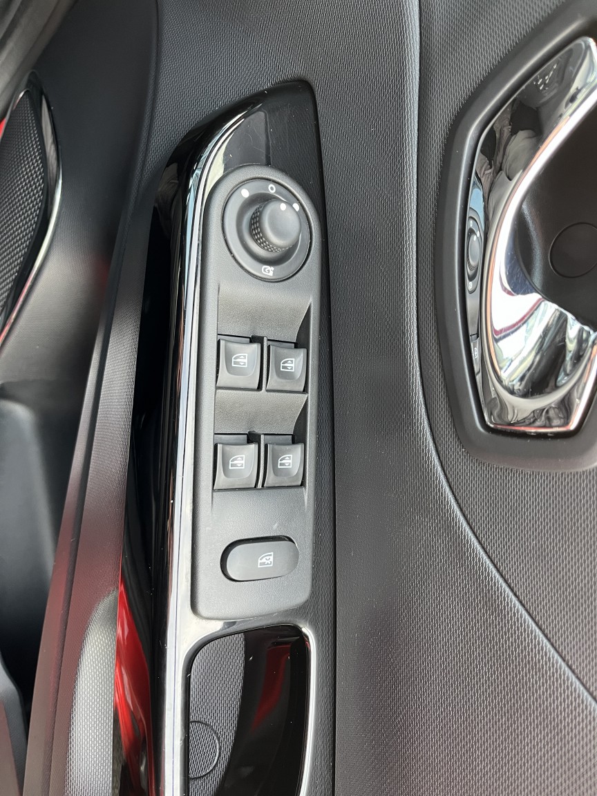 Used Renault Captur 2016 for sale - 76924470: Photo 28